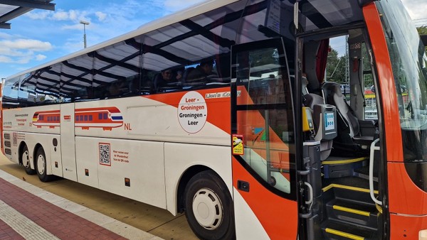 Touringcar bus voor Groningen - Leer Touringcar bus voor Groningen - Leer