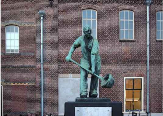 Een beeld van een ijzergieter