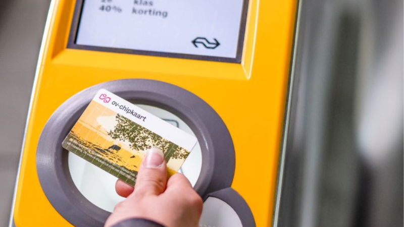 OV-chipkaart voor incheckpaal OV-chipkaart voor incheckpaal en incheckpaal geeft aan dat er is ingecheckt